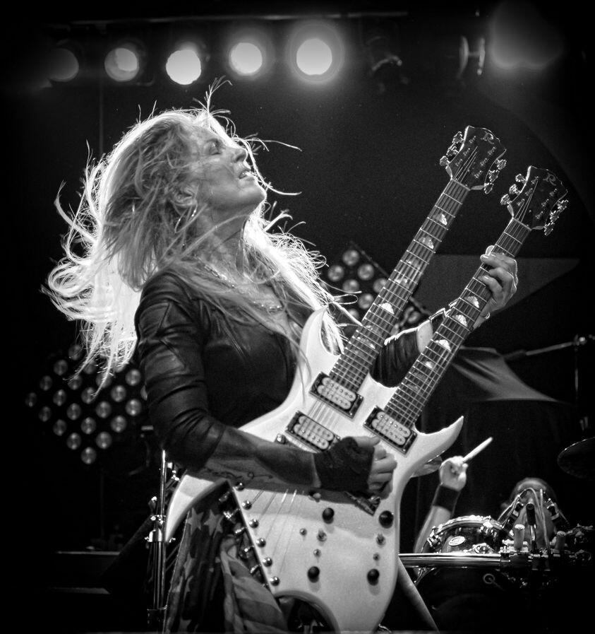 Lita Ford Front of the Stage