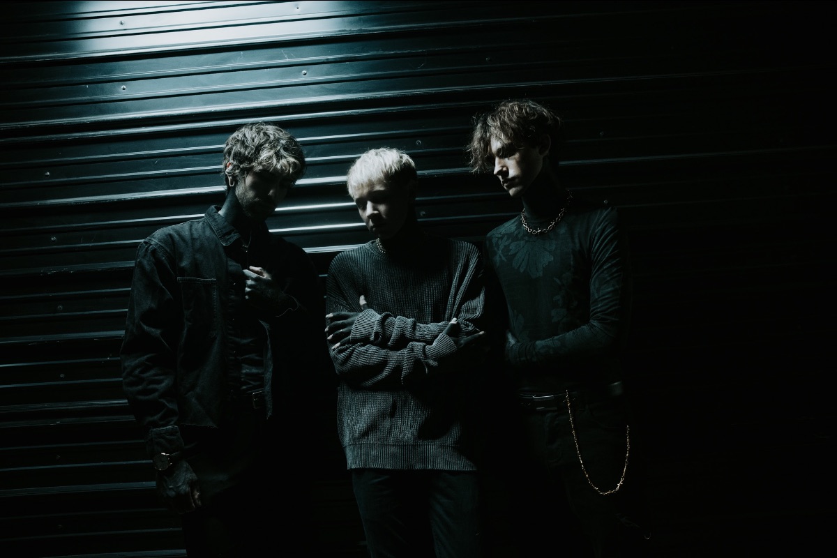 Glasswaves Unleash “Swarm.ING_” Ahead of Debut Album